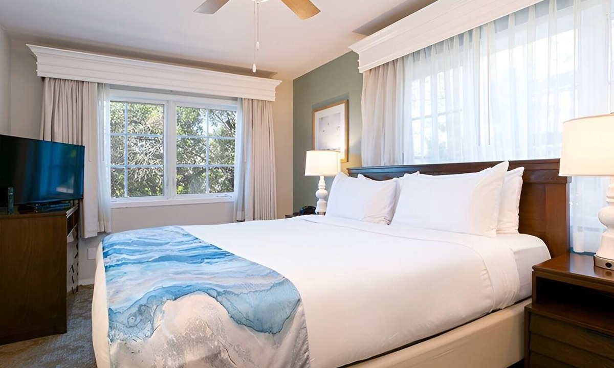 Del Mar Hotel | 2 Units | Full Kitchen | Balcony | Free Parking | Steps from Del Mar Beach