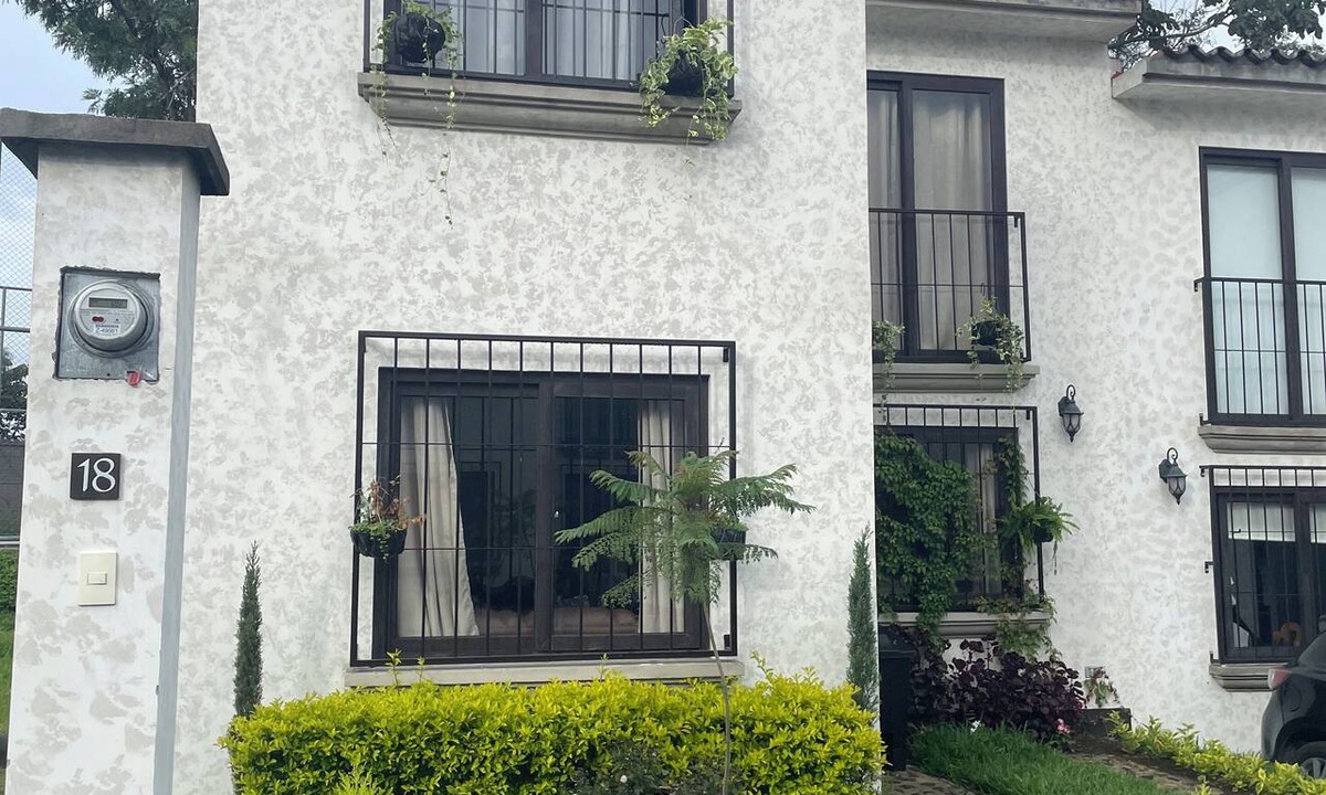 Ciudad Vieja House | 3-bedroom house with AC in charming Antigua Guatemala with volcanic views