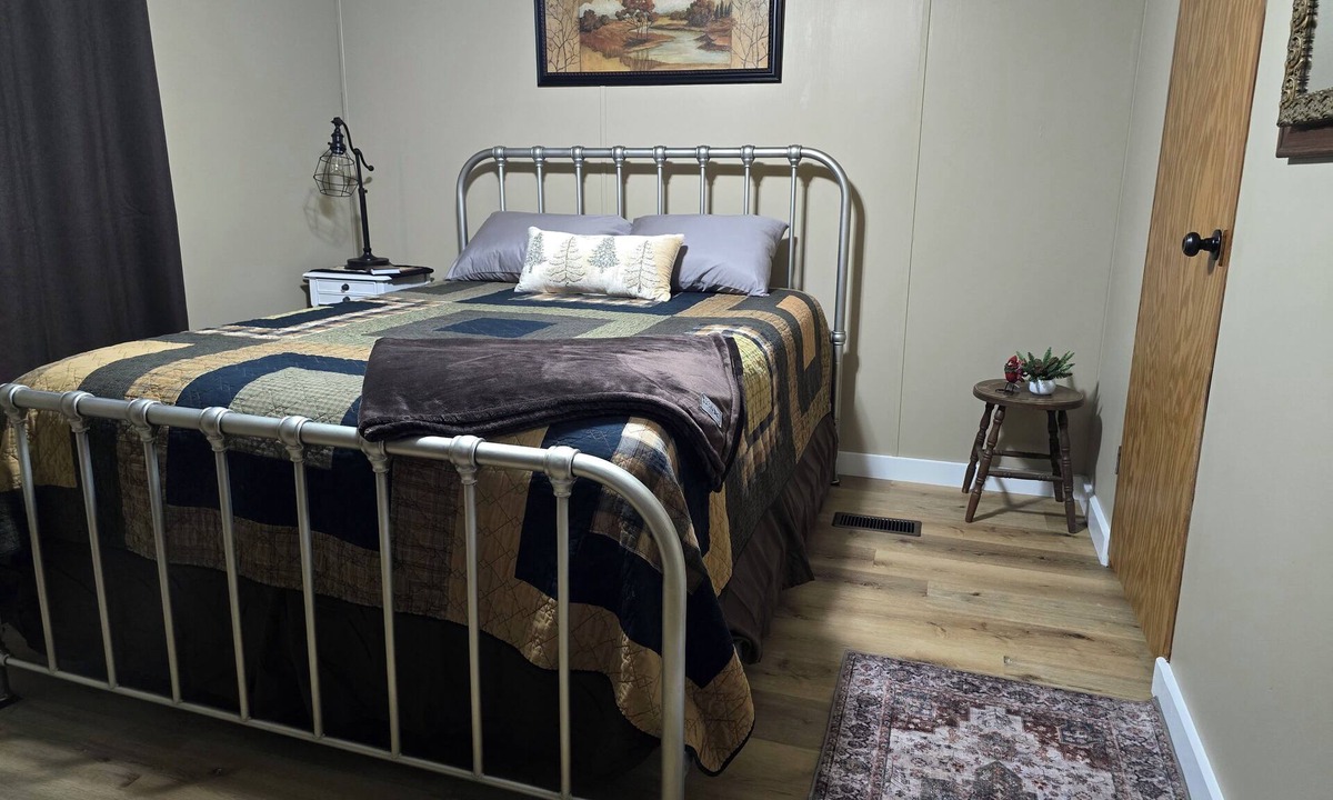 Bonnie House | 3 Miles to Rend Lake. 2 bedroom mobile home - Christmas week discount, sleeps 5