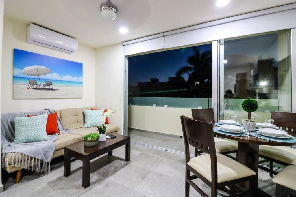 Tohoku Apartment | 303 Cozy 1BR Suite Great Rooftop Pool/Bar Sleep 4!