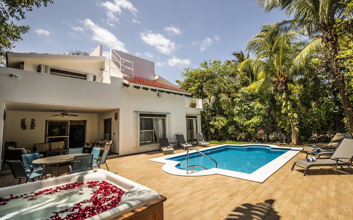 Playacar Villa | 310 m² Villa ∙ 6 bedrooms ∙ 15 guests