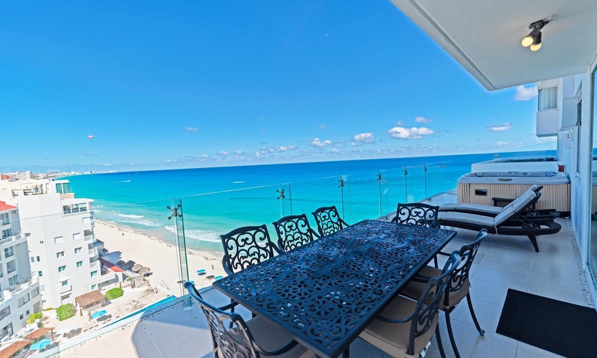 Zona Hotelera Condo | #3703-Tim’s Ocean Condos – Always Beachfront – Big Hot Tub on the Terrace!