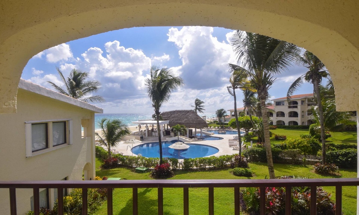 Playacar Fase I Condo | 3BR w/Pool and Beach Access - Xaman Ha 7122
