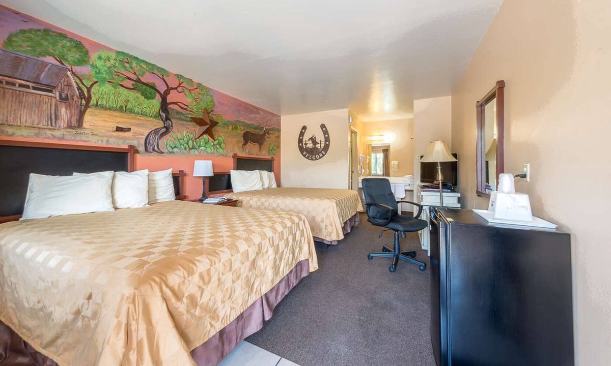 Junction Hotel | 4 Kimble County Rooms Ideal for Travelers Seeking Peace & Comfort | Free Parking