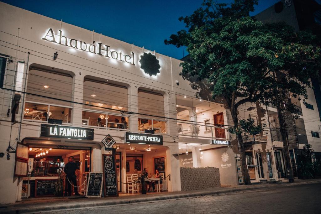 12th Street Hotel | Ahava Hotel