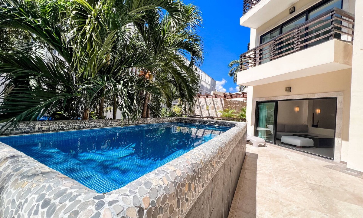 Downtown Apartment | Amazing 2 bedrooms with private pool- Bali Style!