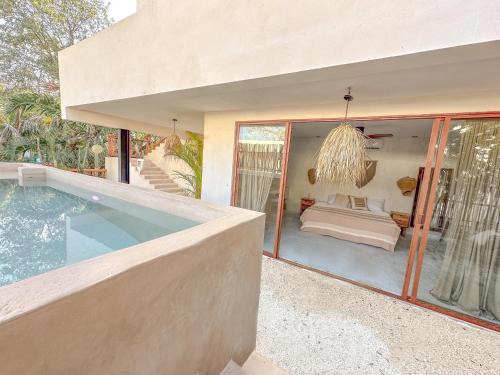 Tohoku Apartment | amazing suite looking at the pool with jacuzzi excellent location