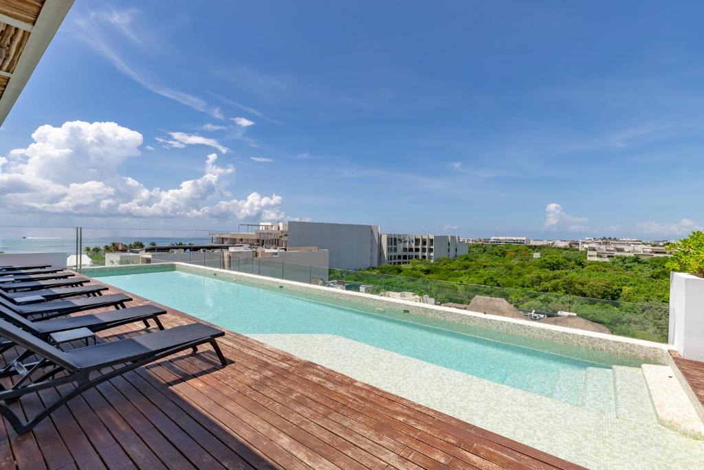 Zazil-ha Apartment | Bahay Condos steps from the beach and 5th ave