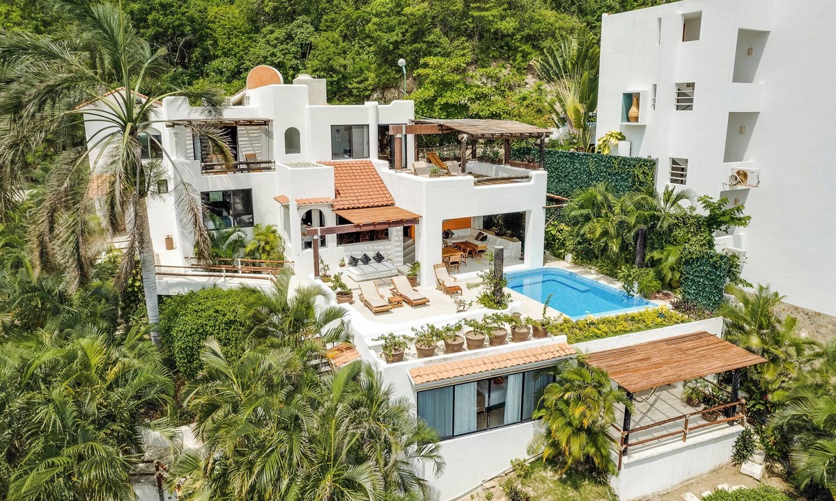 Santa Maria Huatulco Villa | Beachfront | Resort Amenities | Multiple Pools