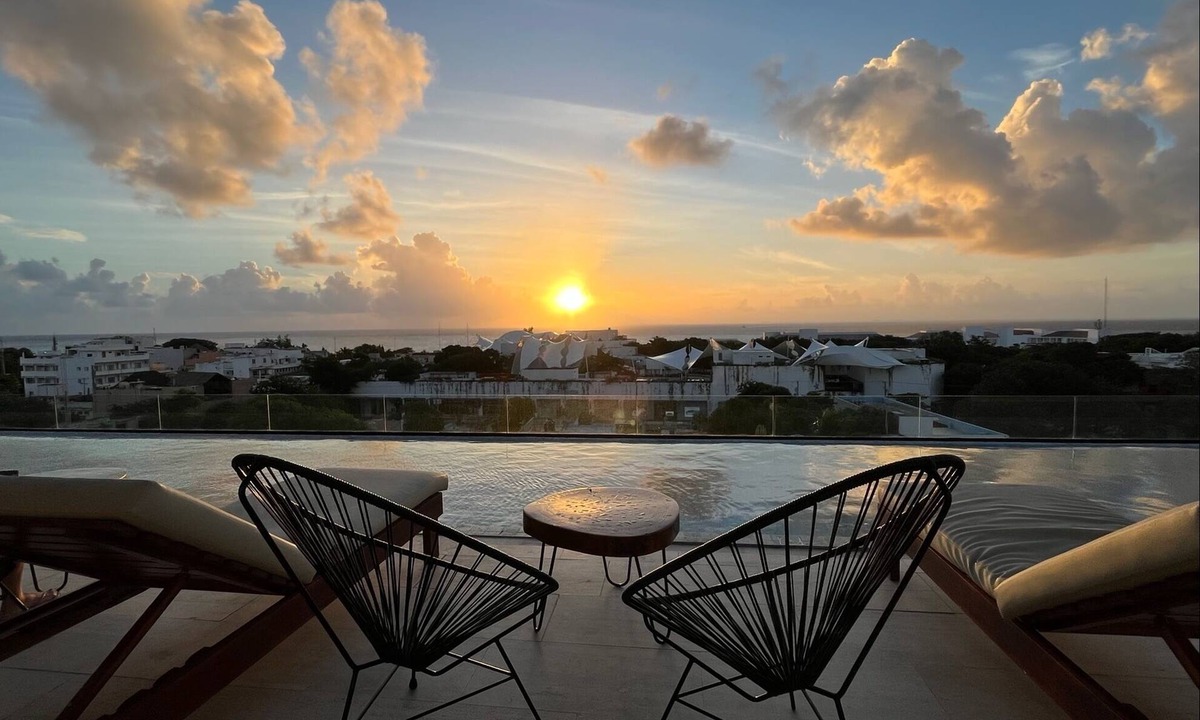 Centro Condo | Big Beautiful Studio Apartment - Rooftop Pool Ocean View