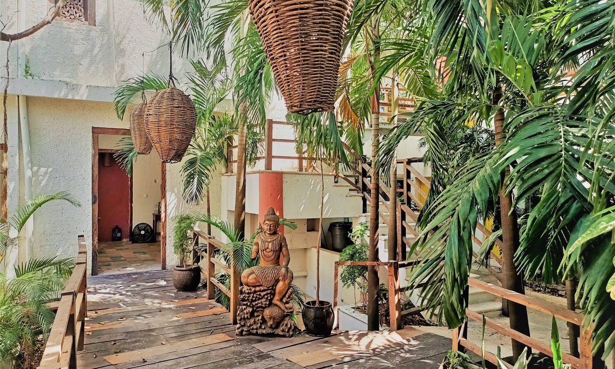 12th Street Condo | Big Room on 5th, one block to the beach