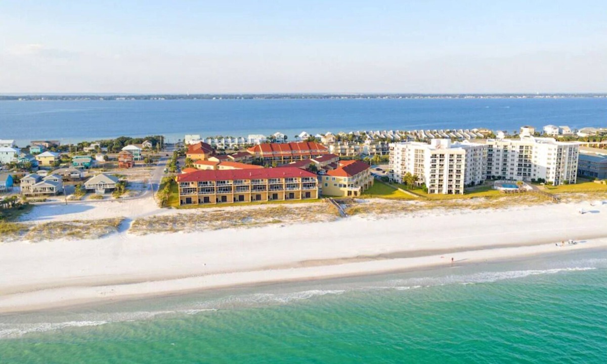Pensacola Beach House | Book Fall specials now! Family Friendly, Close To The Beach!