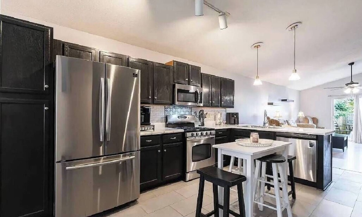 Bloomington House | Bright & Spacious 4-Bedroom Home in Peaceful Bloomington Neighborhood