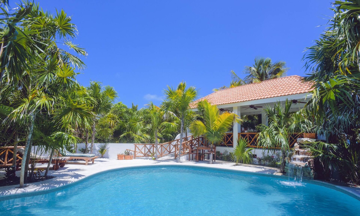 Playa del Secreto Villa | Budget Friendly Beachfront Villa, HUGE Private Property & Near Playa Del Carmenn