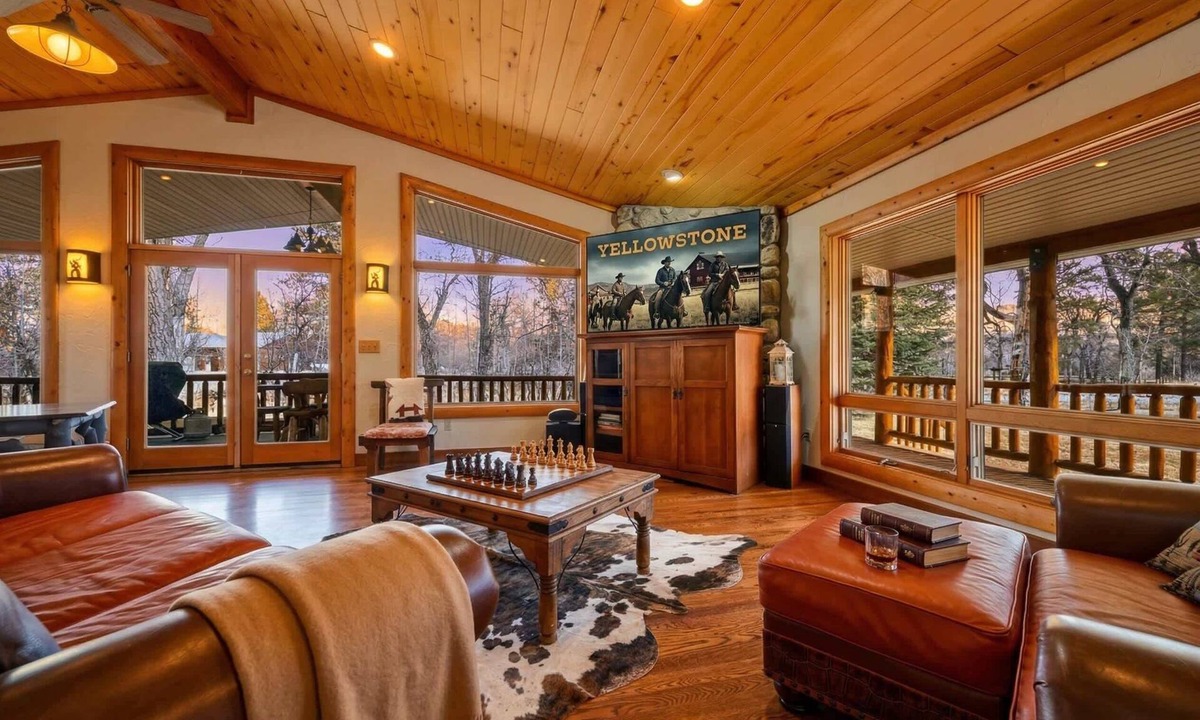 Banner House | Bunkhouse — Ranch Estate, Private Pond, Story WY