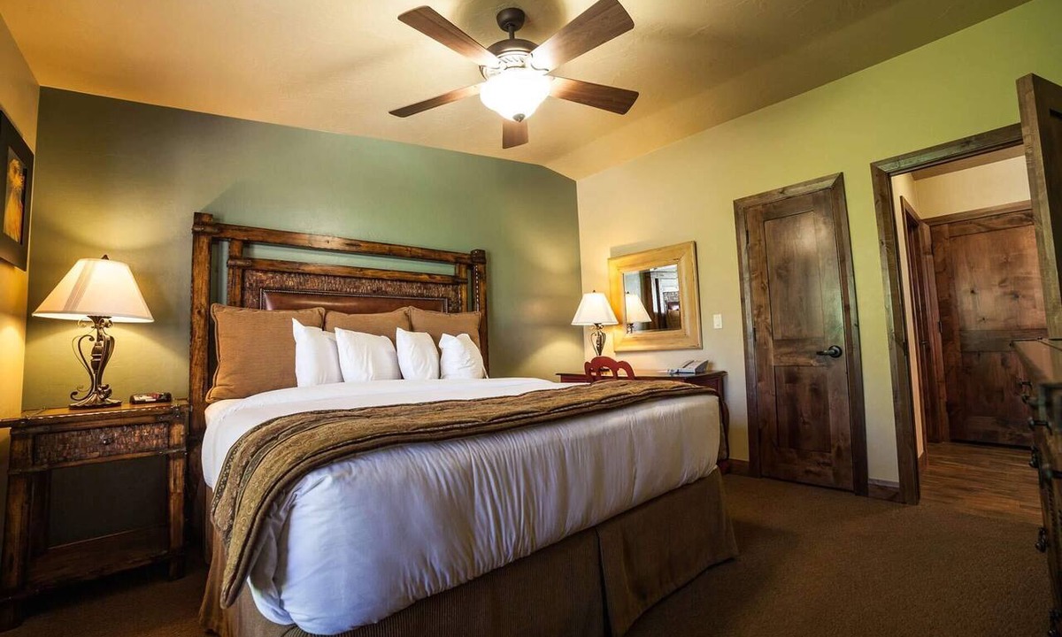 Zion National Park South Entrance Hotel | Canyon View Loft | 1 Unit | Prime Access to Zion Visitor Center and Canyon Vista