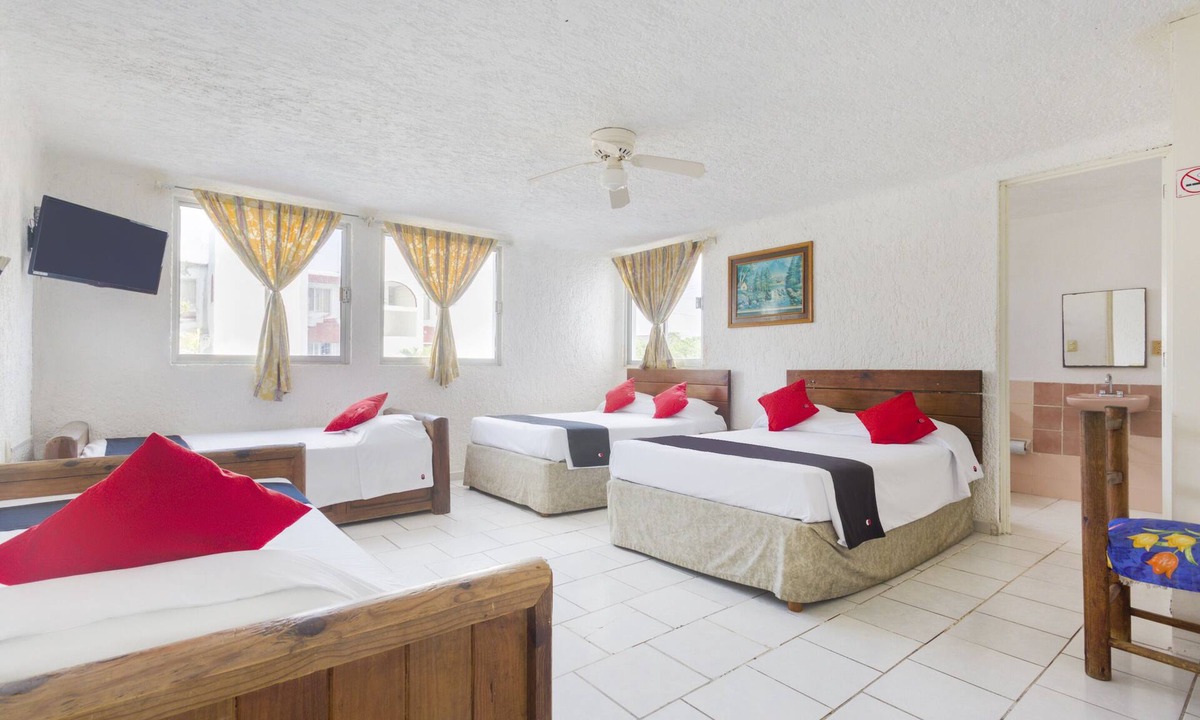 Downtown Cancun Hotel | Capital O Farallon Inn, Cancún
