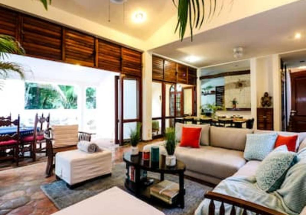 Playacar Fase I House | Casa 7 hab, 9 camas y a 2 cuadras de la Playa !!!