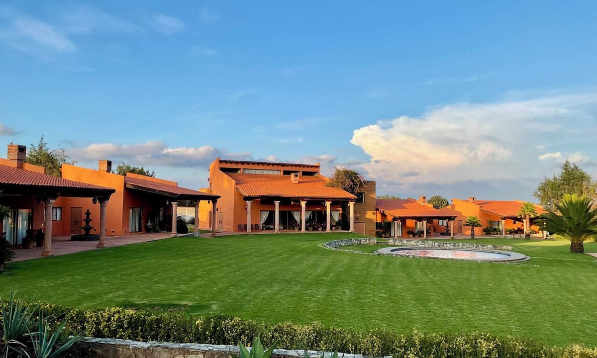 Huasca De Ocampo House | Casa La Loma: Boutique Country Retreat with Staff Included and a Central Pool
