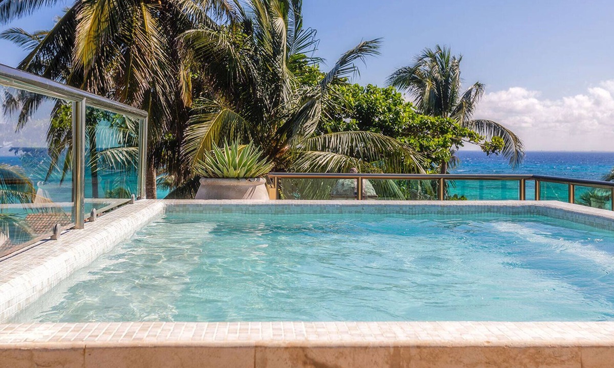 Playacar Fase I Villa | Casa Nikki: 5-Bedroom Villa in Playacar w/Pool, Chef & just steps to the Beach!