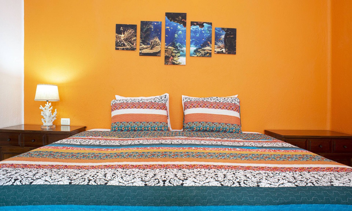 Colonia Andres House | Casa Olas 3 bedroom, 2.5 bathrooms, private garage and swimming pool.