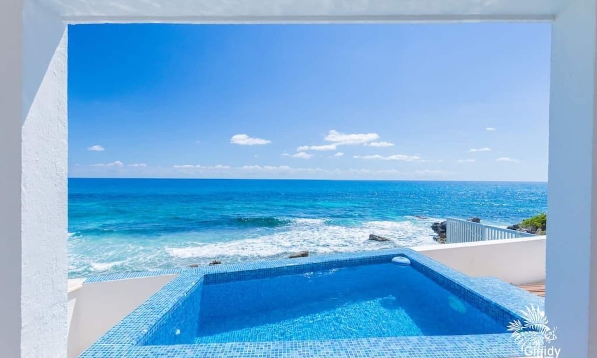 Colonia Meteorologico Condo | Casa Perla Suite 1 a 2 Bdrm Caribbean Oceanfront Condo w/dipping pool