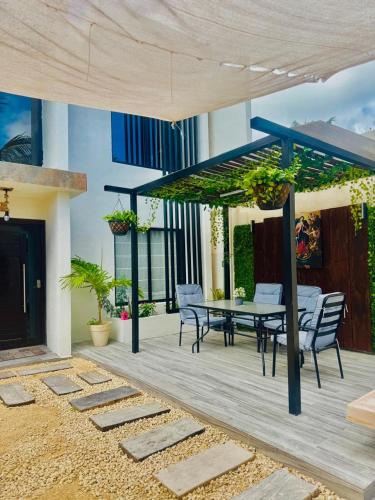 Alfredo V. Bonfil Apartment | Casa Petate