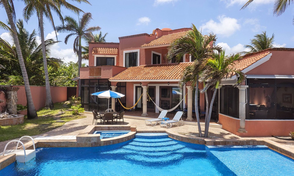 Puerto Morelos Villa | Casa South Breeze beachfront Villa located in the heart of Puerto Morelos