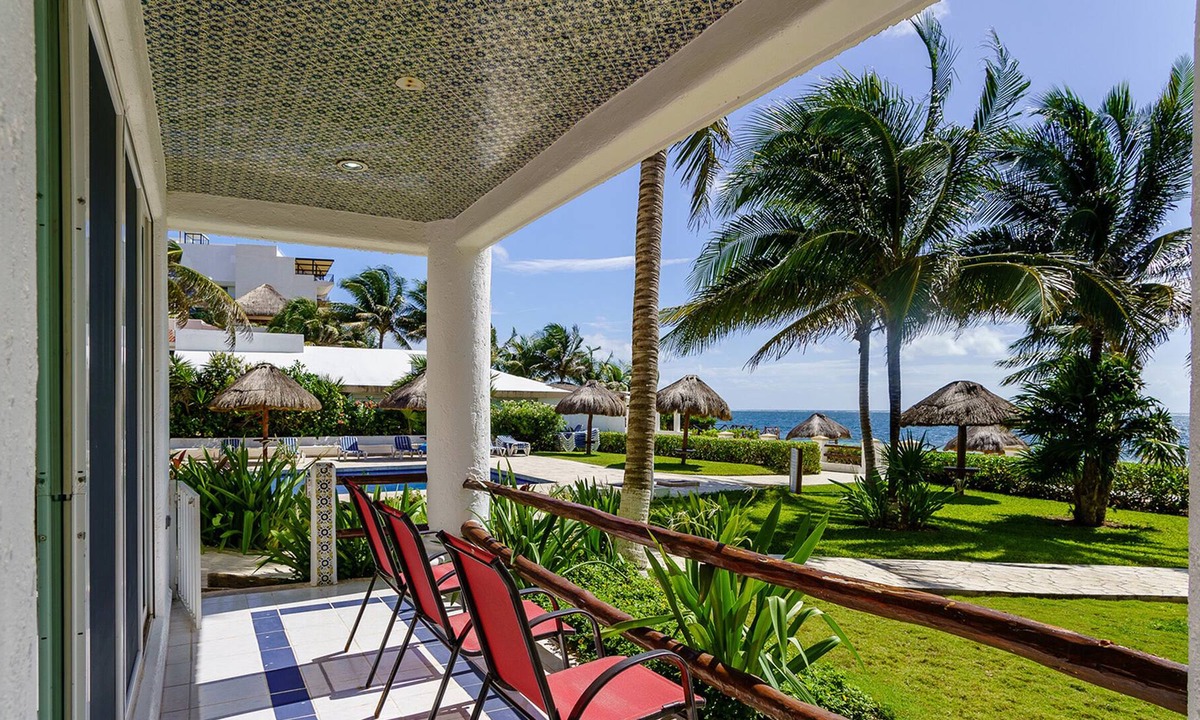 Puerto Morelos Condo | Casita Granadas, Gorgeous oceanfront condo close to the downtown core!