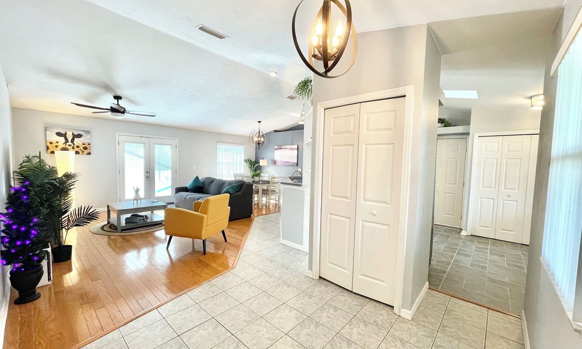 Gainesville House | Charming 3-bedroom house with Private Pool and HOT TUB in lovely Gainesville
