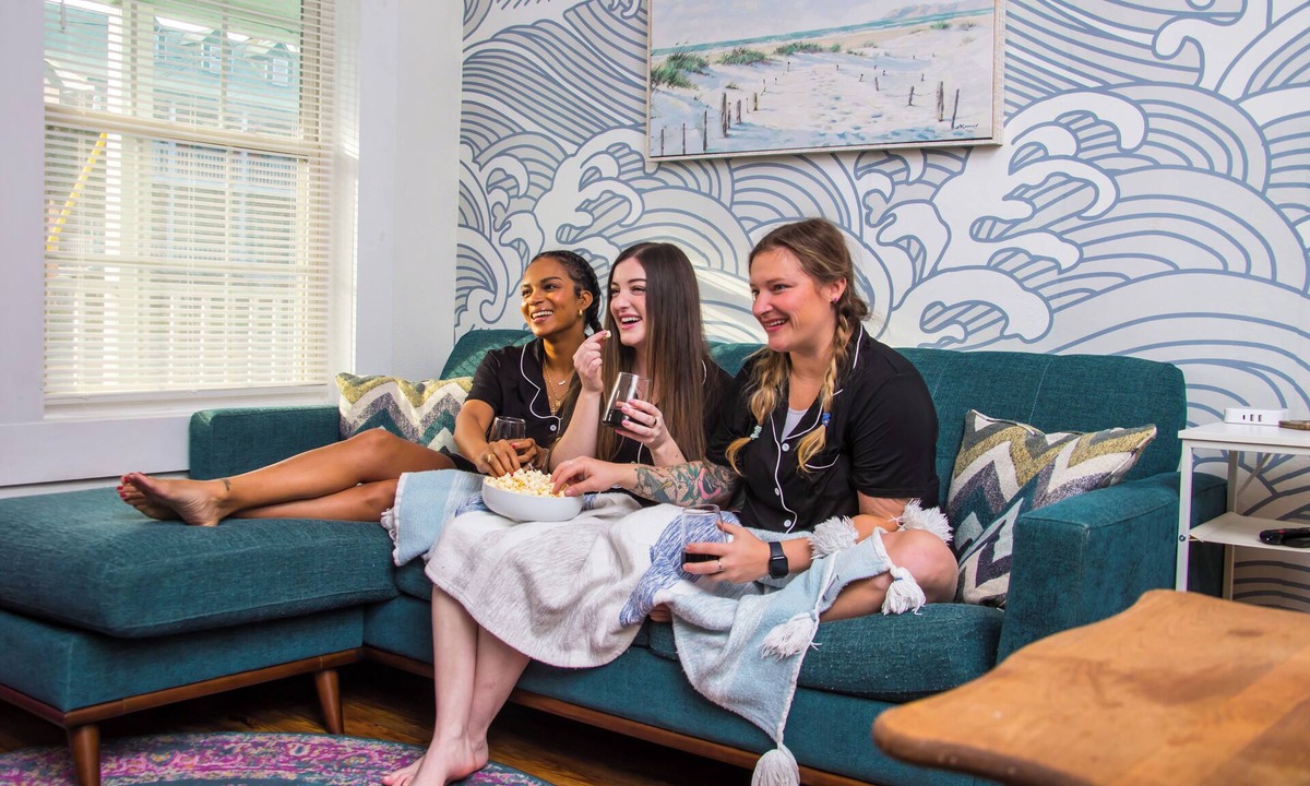 East Hill House | Chic & Central/Less than a 10-minute drive to Pensacola Beach!