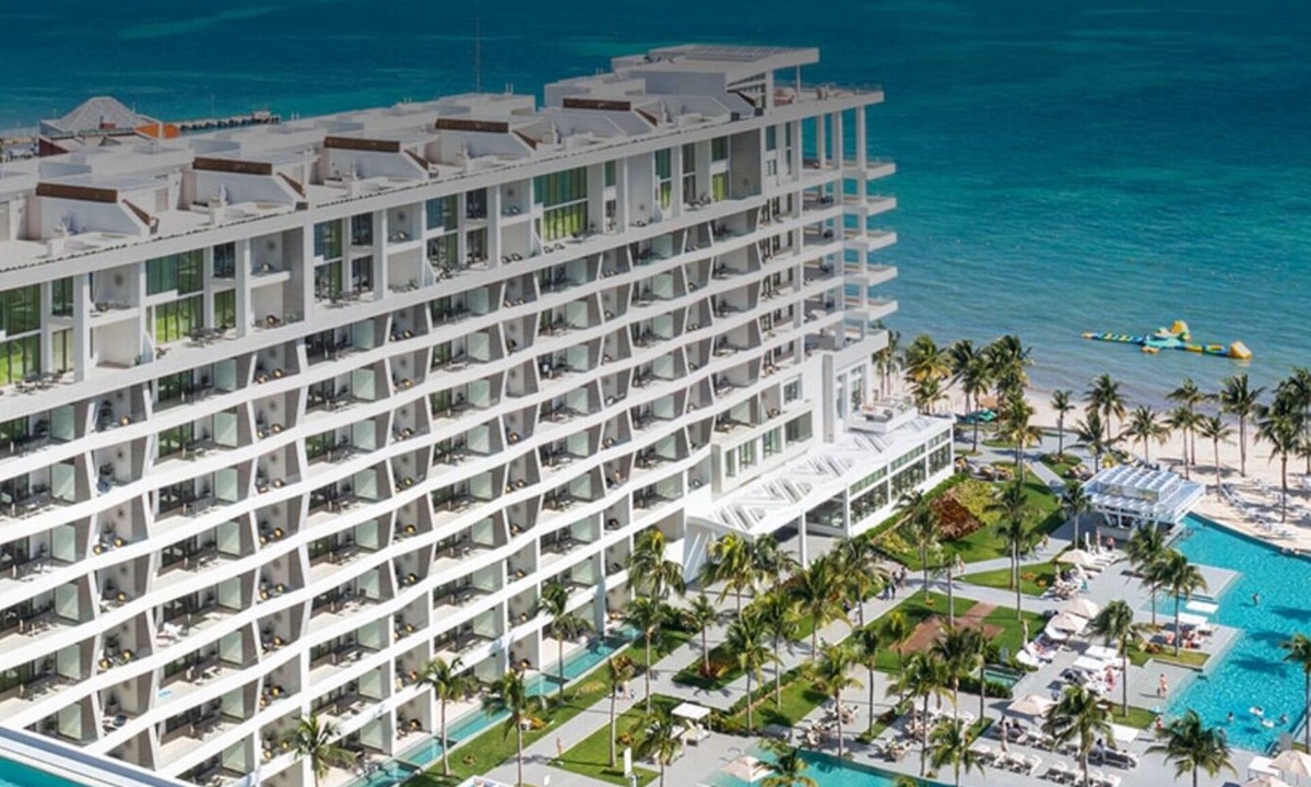 Playa Mujeres Hotel | Chic hotel with gorgeous pools and views in beautiful Cancún