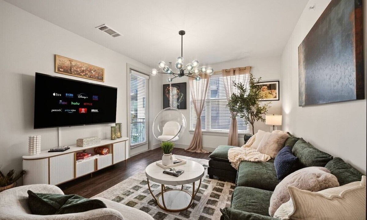 Vickery Meadow Apartment | Chic Lux Preston Hollow Flat | 2BR, Sleeps 8 Pool, Hot Tub, Gym, Pets & Gated Free Parking