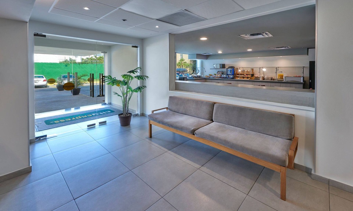 Downtown Cancun Hotel | City Express Junior by Marriott Cancun