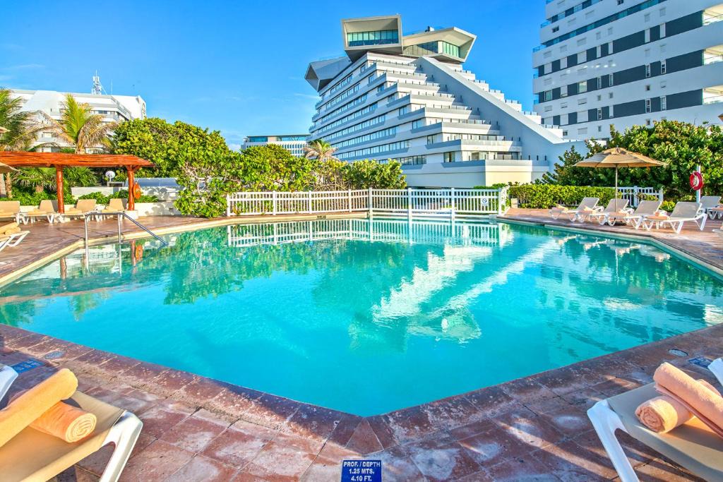 Zona Hotelera Apartment | Condos in Prime Cancun Location Plus 3 Pools
