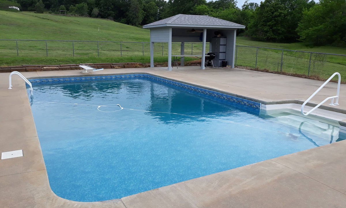 Checotah House | Country lake retreat with Pool and Boat Dock! Cozy + food/attractions nearby!