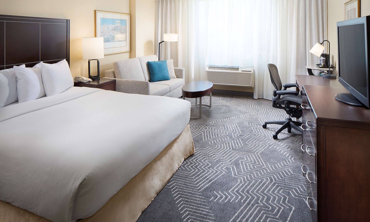 Commerce Hotel | DoubleTree by Hilton Los Angeles - Commerce