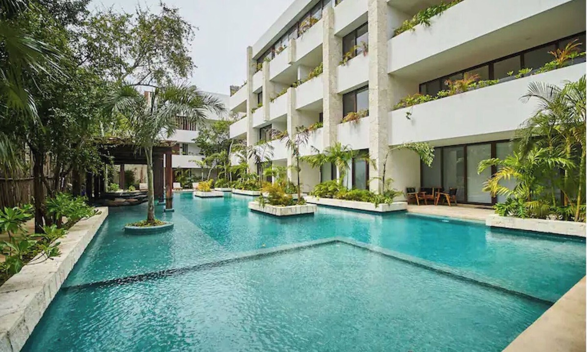 Playa Paraiso Condo | Endless CHI Oasis