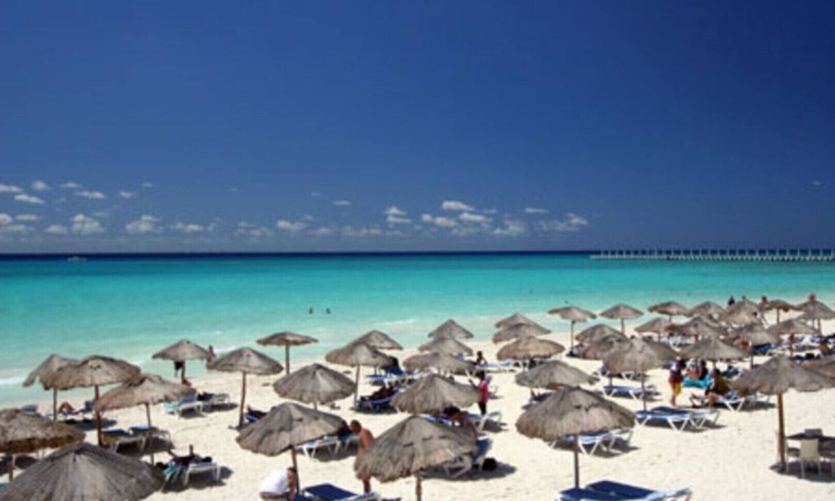 Gonzalo Guerrero Condo | ENTRANCE TO MAMITAS BEACH - STEPS TO 5TH AVENUE