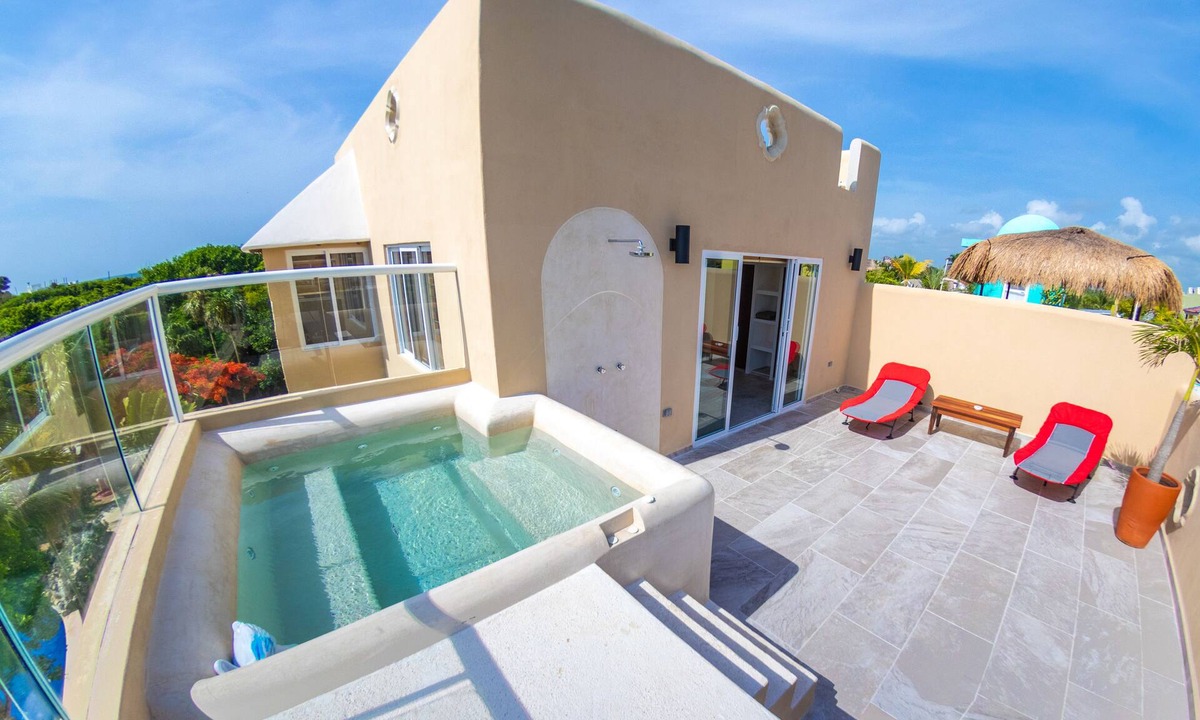 Akumal Condo | Family getaway in this charming townhouse just steps away from Yal Ku Laggon!