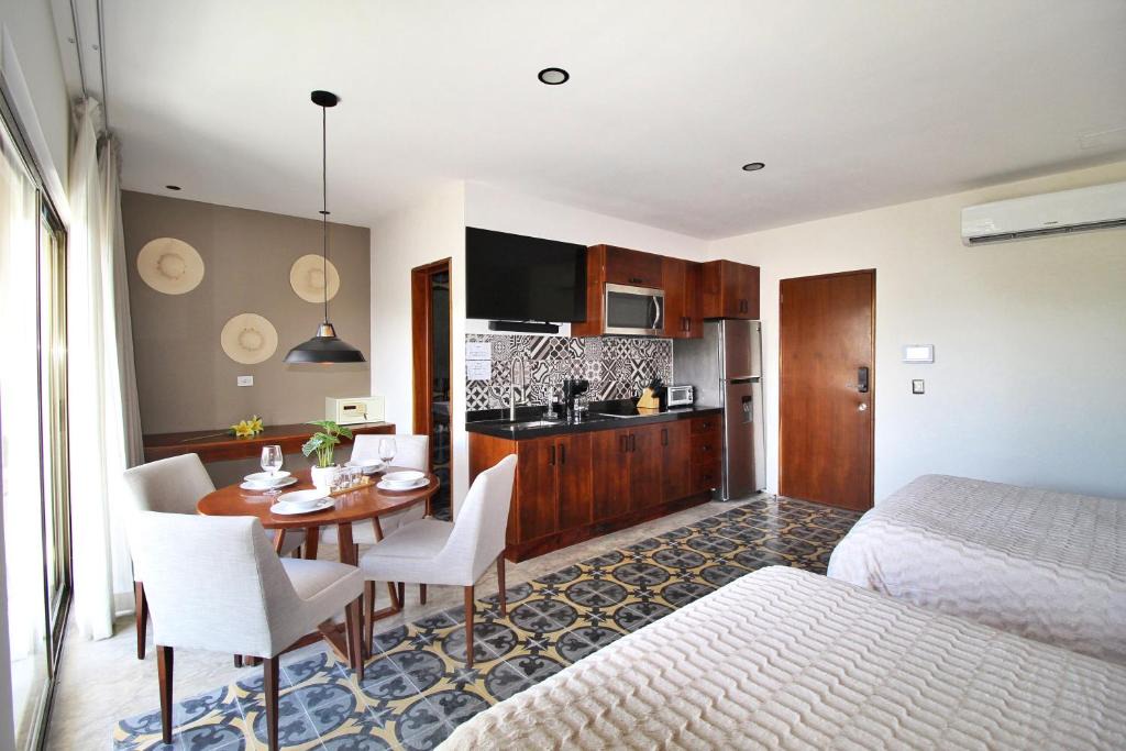 La Veleta Apartment | Family Suites - Rooftop Pool - BBQ Area