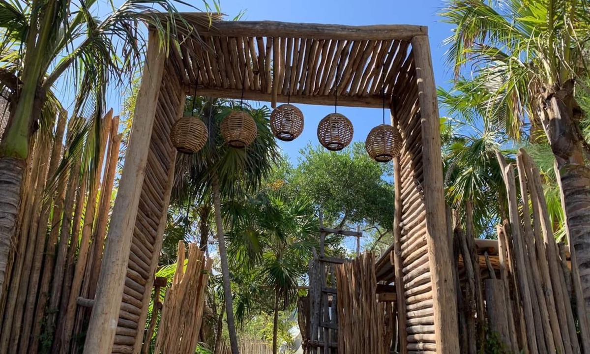 Zona Hotelera Cabin | geo domes at the Tulum jungle, steps from the beach