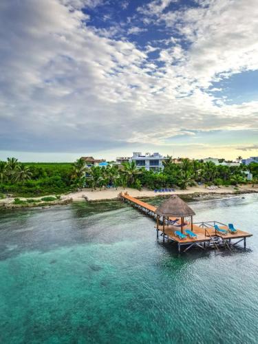 Tulsayab Villa | Gorgeous Oceanfront Villa with Private Pool and Dock
