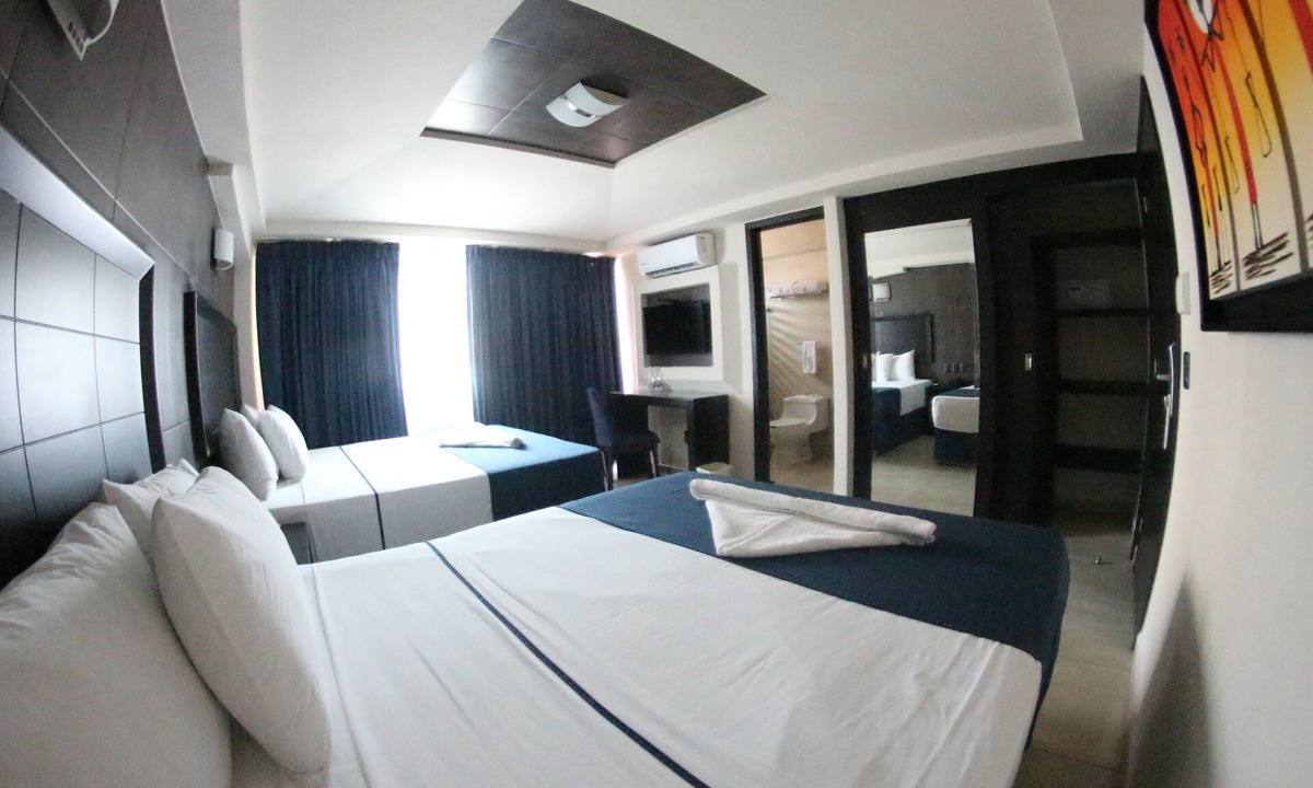 Colonia 5 de Diciembre Hotel | Hotel Portonovo Plaza Malecón