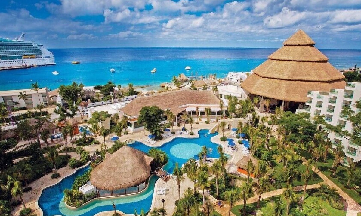 Cozumel Hotel | Inviting Studio with Hot Tub and Pool for Getaway
