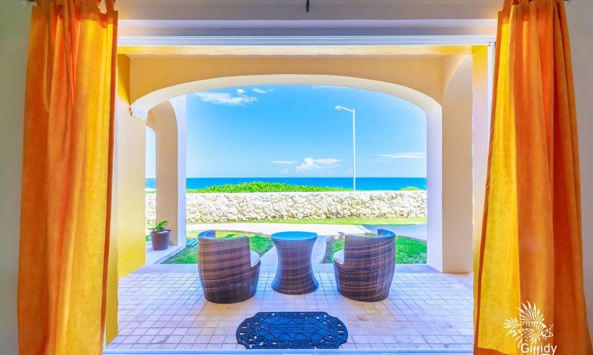 Isla Mujeres Condo | Isla 33 Stunning Oceanfront Villa Bienvenida