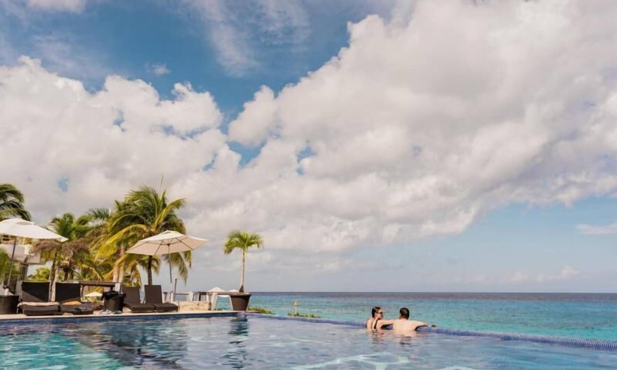 Zona Hotelera Norte House | Just What You Were Looking For! Free Parking, Beach Access, Onsite Pool