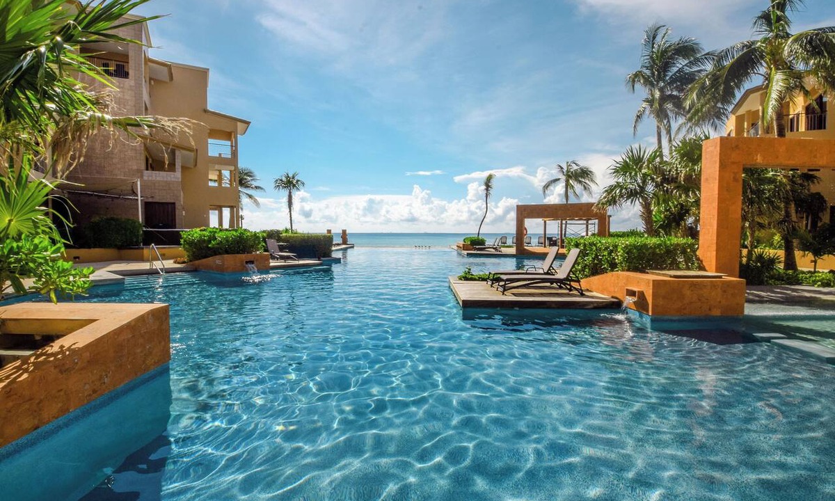 Downtown Condo | Luxury 3BR Walk Out to the Ocean! C104