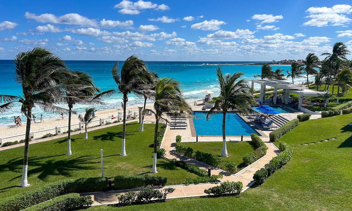 Zona Hotelera Condo | Luxury Cancun Beachfront Condo