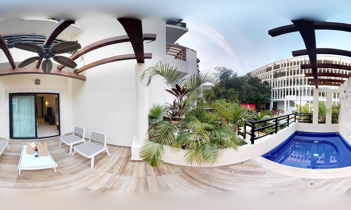 Downtown Apartment | Luxury Studio +Private Pool +WIFI included great speed +Steps from Beach +5th